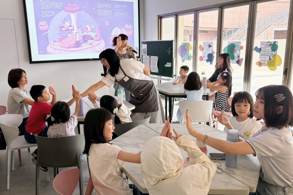小一生問「衛生棉廣告為什麼用藍色的水」：一堂月經課的真實對話