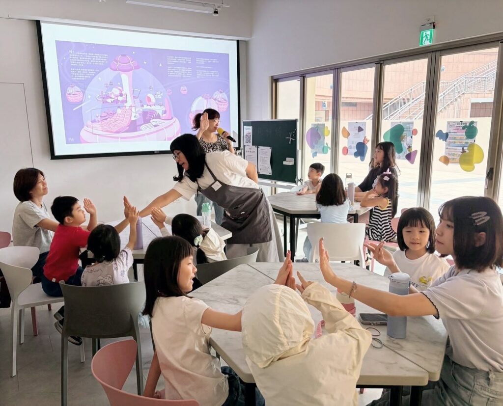小一生問「衛生棉廣告為什麼用藍色的水」：一堂月經課的真實對話