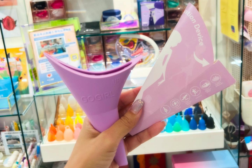 站著也能輕鬆解放｜女用尿斗=塞車神器